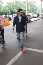 Neil Mukesh snapped at airport in Mumbai on 27th Oct 2015